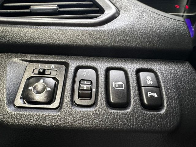 2020  Mitsubishi Grand Lancer 1.8 經典  恆溫空調  循跡防滑  影音多媒體  倒影  第7張相片