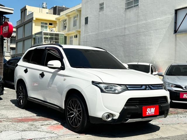 2015 Mitsubishi Outlander 2.4 恆溫空調  方向盤快控鍵  定速巡航  中控螢幕 倒車影像  第1張相片