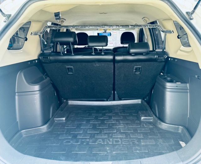 2015 Mitsubishi Outlander 2.4 恆溫空調  方向盤快控鍵  定速巡航  中控螢幕 倒車影像  第10張相片