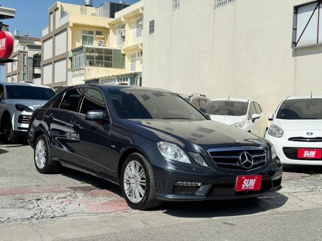2011 M-Benz E-Class Sedan E200 CGI Elegance 方向盤快控鍵 電動天窗 恆溫空調  第1張相片