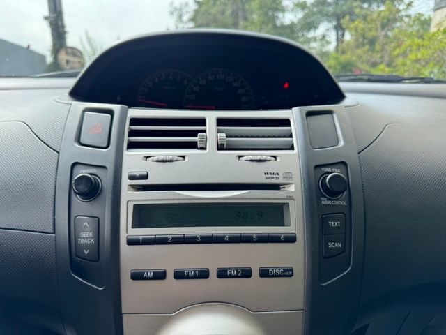 2011 Toyota Yaris 1.5 G 恆溫空調  電動摺疊後視鏡 方向盤快控鍵 CD音響主機  第4張相片