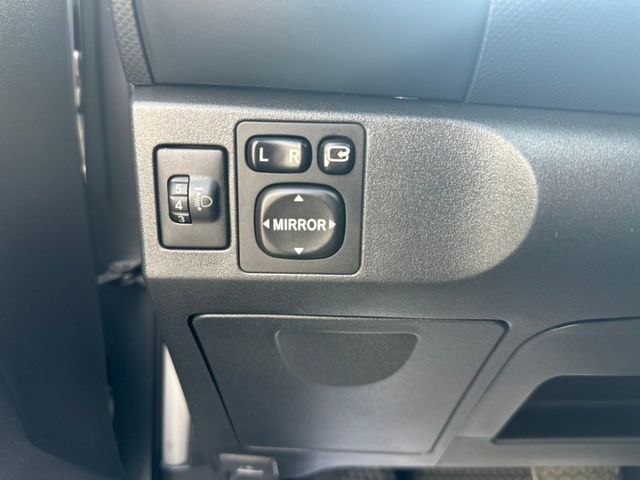 2011 Toyota Yaris 1.5 G 恆溫空調  電動摺疊後視鏡 方向盤快控鍵 CD音響主機  第6張相片