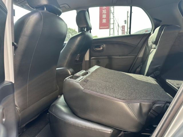 2011 Toyota Yaris 1.5 G 恆溫空調  電動摺疊後視鏡 方向盤快控鍵 CD音響主機  第9張相片