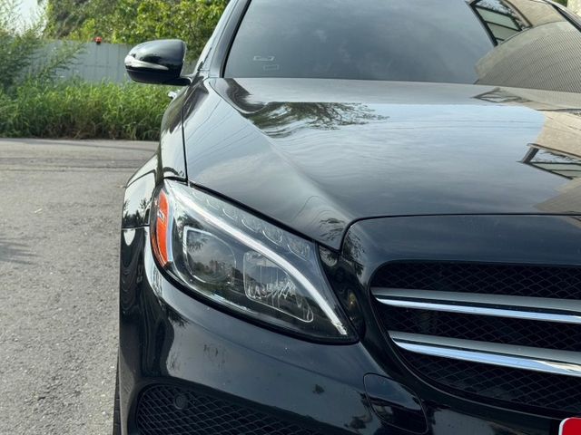 2015 Benz W205 AMG C300  免鑰匙啟動 摸門解鎖 方向盤快控鍵 全景天窗 柏林之音  魚眼頭燈  第3張相片
