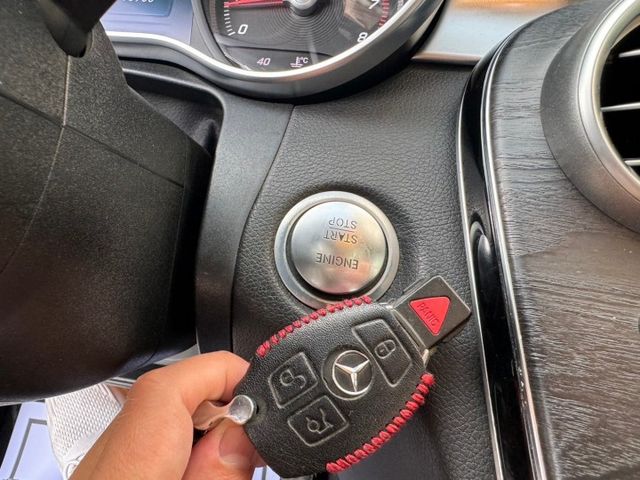 2015 Benz W205 AMG C300  免鑰匙啟動 摸門解鎖 方向盤快控鍵 全景天窗 柏林之音  魚眼頭燈  第6張相片