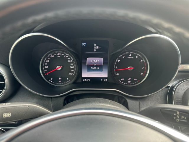 2015 Benz W205 AMG C300  免鑰匙啟動 摸門解鎖 方向盤快控鍵 全景天窗 柏林之音  魚眼頭燈  第7張相片