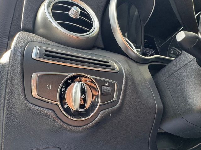 2015 Benz W205 AMG C300  免鑰匙啟動 摸門解鎖 方向盤快控鍵 全景天窗 柏林之音  魚眼頭燈  第10張相片