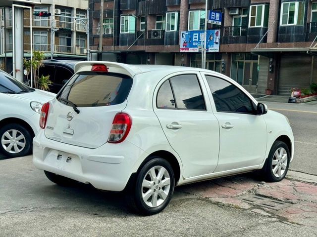 2014 Nissan March 1.5 免鑰匙啟動  恆溫空調  方向盤音響快控鍵  電動摺疊後視鏡  第2張相片