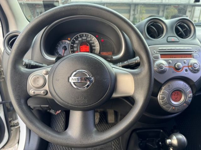 2014 Nissan March 1.5 免鑰匙啟動  恆溫空調  方向盤音響快控鍵  電動摺疊後視鏡  第6張相片