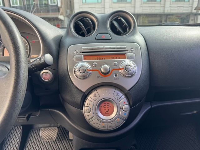 2014 Nissan March 1.5 免鑰匙啟動  恆溫空調  方向盤音響快控鍵  電動摺疊後視鏡  第7張相片