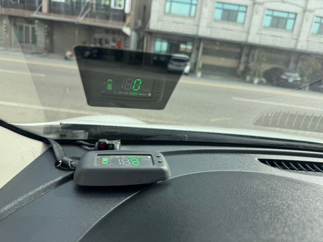 2014 Nissan March 1.5 免鑰匙啟動  恆溫空調  方向盤音響快控鍵  電動摺疊後視鏡  第8張相片