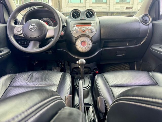 2014 Nissan March 1.5 免鑰匙啟動  恆溫空調  方向盤音響快控鍵  電動摺疊後視鏡  第9張相片