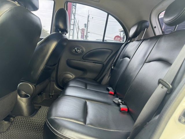 2014 Nissan March 1.5 免鑰匙啟動  恆溫空調  方向盤音響快控鍵  電動摺疊後視鏡  第10張相片