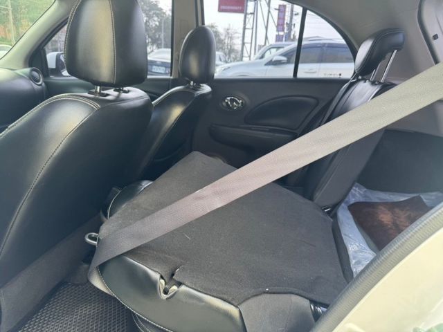 2014 Nissan March 1.5 免鑰匙啟動  恆溫空調  方向盤音響快控鍵  電動摺疊後視鏡  第11張相片