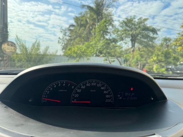 2009 Toyota Yaris 1.5 G  胎壓監控  電動摺疊後視鏡  影音多媒體  方向盤快控鍵  第4張相片