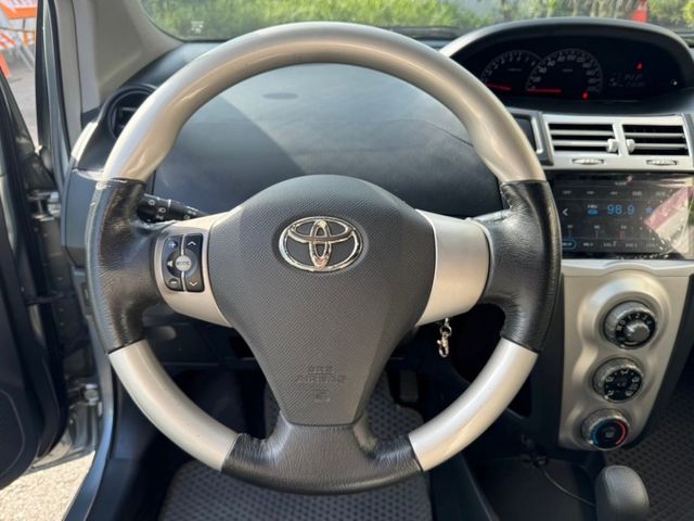 2009 Toyota Yaris 1.5 G  胎壓監控  電動摺疊後視鏡  影音多媒體  方向盤快控鍵  第7張相片