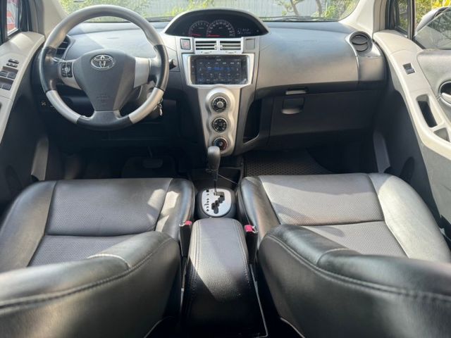 2009 Toyota Yaris 1.5 G  胎壓監控  電動摺疊後視鏡  影音多媒體  方向盤快控鍵  第8張相片