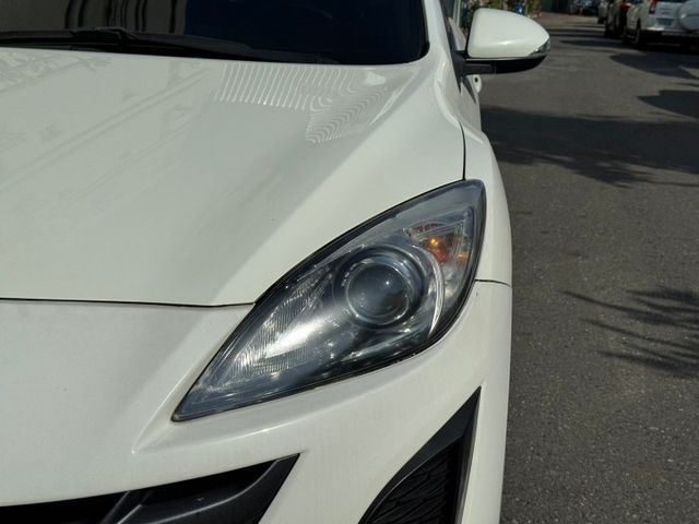 2011 Mazda 3 5D 2.0 免鑰匙啟動 方向盤快控鍵 恆溫 天窗 換檔撥片 影音多媒體  第3張相片