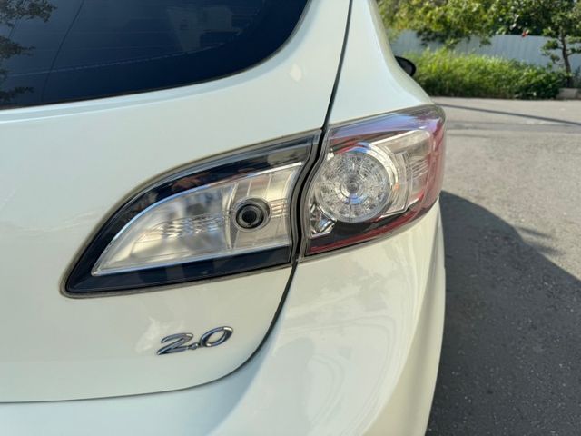 2011 Mazda 3 5D 2.0 免鑰匙啟動 方向盤快控鍵 恆溫 天窗 換檔撥片 影音多媒體  第4張相片