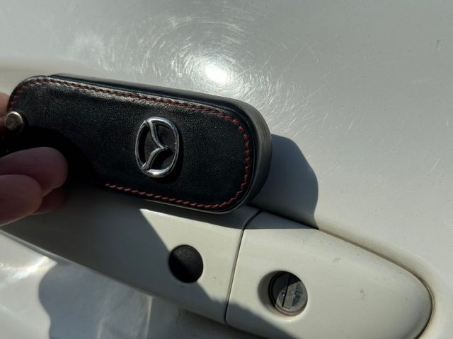 2011 Mazda 3 5D 2.0 免鑰匙啟動 方向盤快控鍵 恆溫 天窗 換檔撥片 影音多媒體  第7張相片
