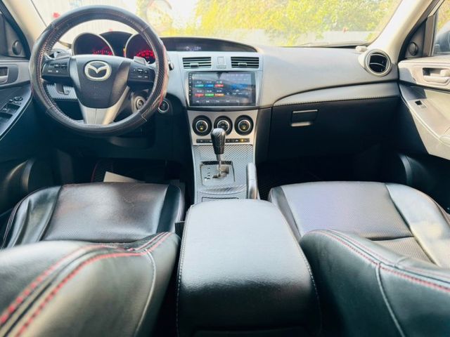 2011 Mazda 3 5D 2.0 免鑰匙啟動 方向盤快控鍵 恆溫 天窗 換檔撥片 影音多媒體  第12張相片