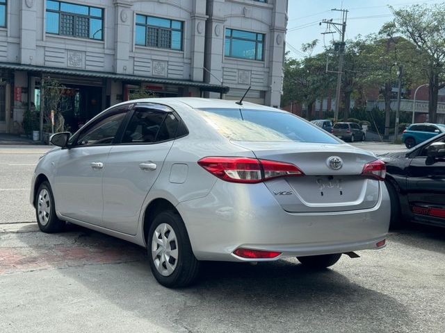 2020 Toyota Vios 1.5雅緻  認證車 原鈑件 循跡防滑控制系統  CD音響主機  第2張相片
