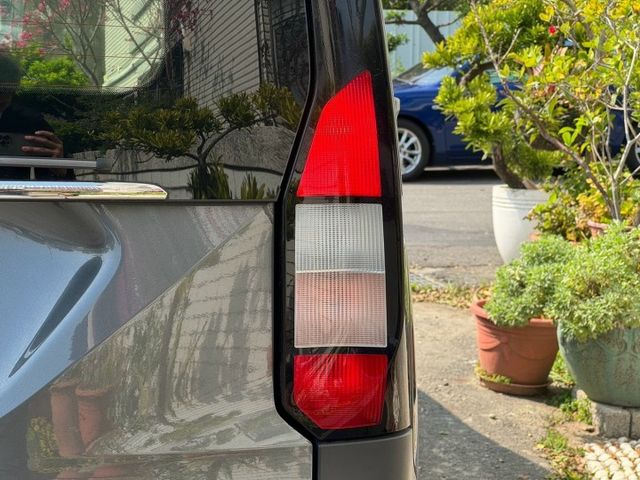 2023 Ford Tourneo Connect 2.0玩樂版 方向盤快控鍵 換檔撥片 定速巡航 循跡防滑  第4張相片