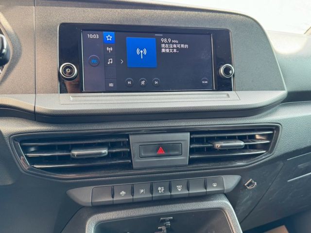 2023 Ford Tourneo Connect 2.0玩樂版 方向盤快控鍵 換檔撥片 定速巡航 循跡防滑  第7張相片