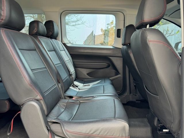 2023 Ford Tourneo Connect 2.0玩樂版 方向盤快控鍵 換檔撥片 定速巡航 循跡防滑  第14張相片