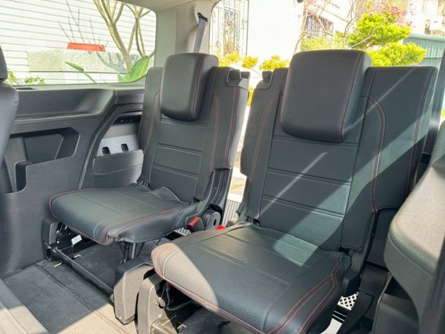 2023 Ford Tourneo Connect 2.0玩樂版 方向盤快控鍵 換檔撥片 定速巡航 循跡防滑  第15張相片