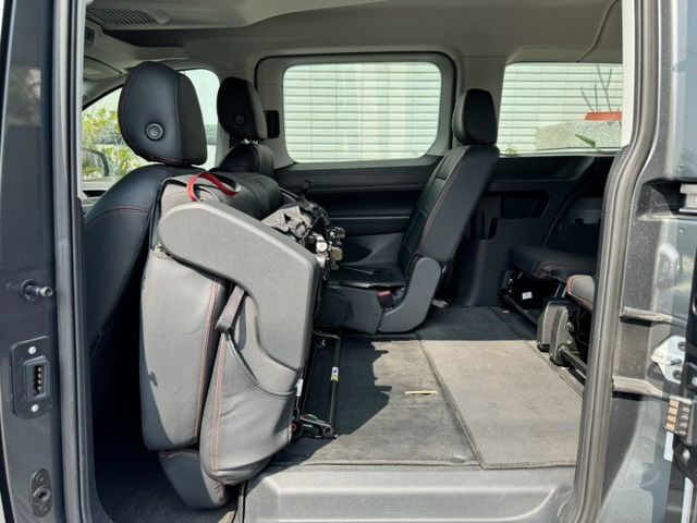 2023 Ford Tourneo Connect 2.0玩樂版 方向盤快控鍵 換檔撥片 定速巡航 循跡防滑  第17張相片