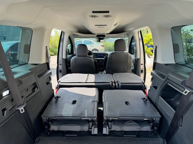 2023 Ford Tourneo Connect 2.0玩樂版 方向盤快控鍵 換檔撥片 定速巡航 循跡防滑  第19張相片