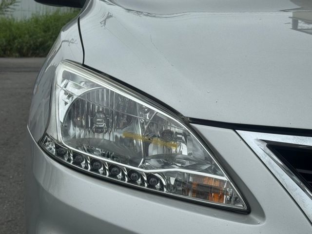 2015 Nissan Sentra Aero 1.8 旗艦版 免鑰匙啟動 方向盤快控鍵 恆溫空調 定速巡航  第3張相片