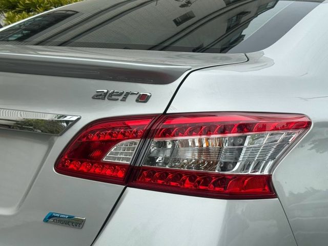 2015 Nissan Sentra Aero 1.8 旗艦版 免鑰匙啟動 方向盤快控鍵 恆溫空調 定速巡航  第4張相片