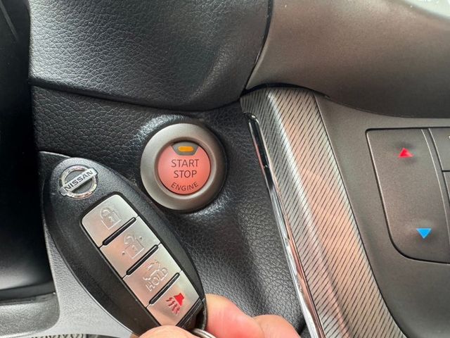 2015 Nissan Sentra Aero 1.8 旗艦版 免鑰匙啟動 方向盤快控鍵 恆溫空調 定速巡航  第5張相片