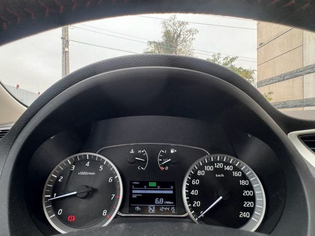 2015 Nissan Sentra Aero 1.8 旗艦版 免鑰匙啟動 方向盤快控鍵 恆溫空調 定速巡航  第7張相片