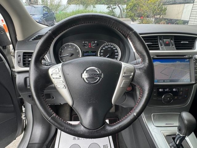 2015 Nissan Sentra Aero 1.8 旗艦版 免鑰匙啟動 方向盤快控鍵 恆溫空調 定速巡航  第8張相片