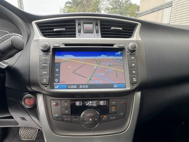 2015 Nissan Sentra Aero 1.8 旗艦版 免鑰匙啟動 方向盤快控鍵 恆溫空調 定速巡航  第9張相片