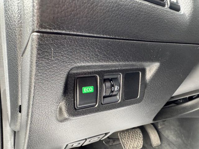 2015 Nissan Sentra Aero 1.8 旗艦版 免鑰匙啟動 方向盤快控鍵 恆溫空調 定速巡航  第12張相片