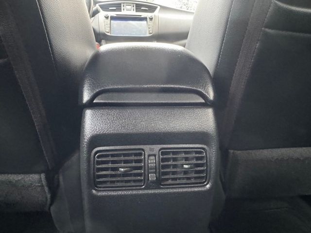 2015 Nissan Sentra Aero 1.8 旗艦版 免鑰匙啟動 方向盤快控鍵 恆溫空調 定速巡航  第14張相片
