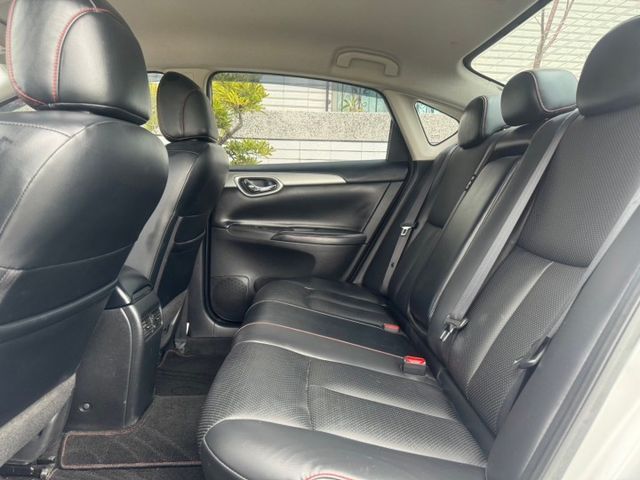2015 Nissan Sentra Aero 1.8 旗艦版 免鑰匙啟動 方向盤快控鍵 恆溫空調 定速巡航  第16張相片