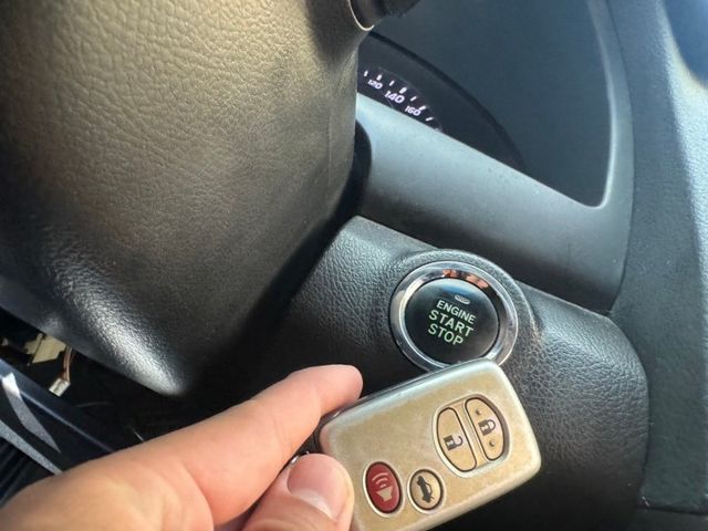 2011 Toyota Camry 2.4 G  HID氙氣頭燈 電動天窗 方向盤快控鍵 免鑰匙啟動 定速巡航  第4張相片