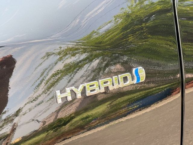 2012 Toyota Camry Hybrid 2.5 大電池在18萬更換過  定速 恆溫 免鑰匙 方向盤快控鍵  第3張相片