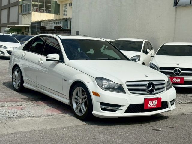 2011 BENZ C250 方向盤快控鍵 電動天窗 AMG鋁圈 HK音響  雙電動椅 恆溫空調  第1張相片
