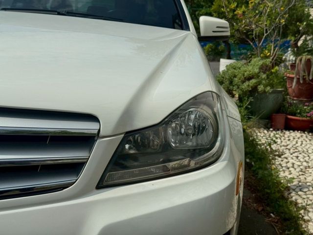 2011 BENZ C250 方向盤快控鍵 電動天窗 AMG鋁圈 HK音響  雙電動椅 恆溫空調  第3張相片