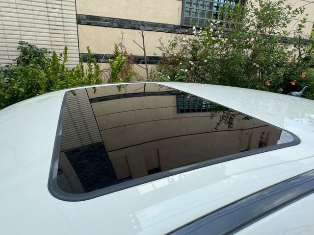 2011 BENZ C250 方向盤快控鍵 電動天窗 AMG鋁圈 HK音響  雙電動椅 恆溫空調  第5張相片