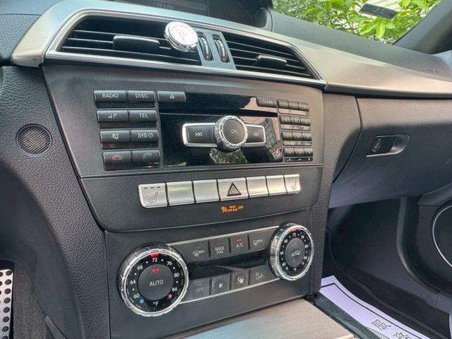 2011 BENZ C250 方向盤快控鍵 電動天窗 AMG鋁圈 HK音響  雙電動椅 恆溫空調  第8張相片