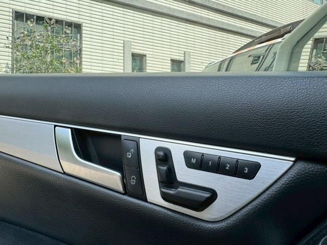 2011 BENZ C250 方向盤快控鍵 電動天窗 AMG鋁圈 HK音響  雙電動椅 恆溫空調  第9張相片