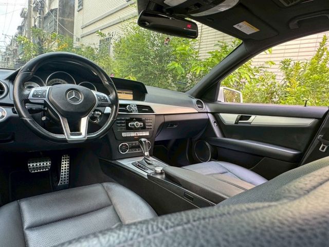 2011 BENZ C250 方向盤快控鍵 電動天窗 AMG鋁圈 HK音響  雙電動椅 恆溫空調  第11張相片