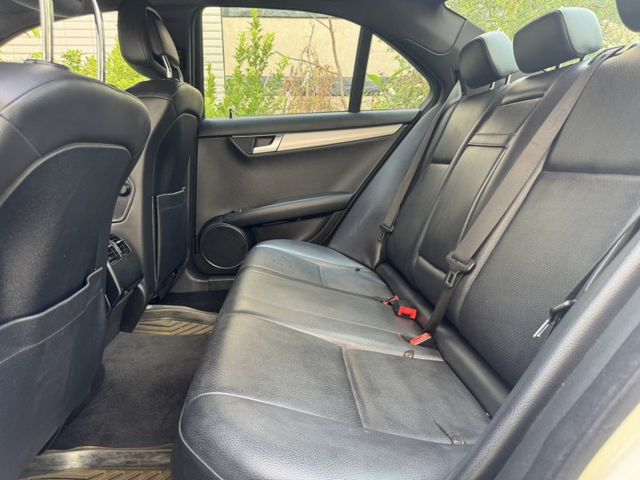 2011 BENZ C250 方向盤快控鍵 電動天窗 AMG鋁圈 HK音響  雙電動椅 恆溫空調  第12張相片